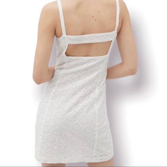 Urban Outfitters Mini Dress Women’s Size Medium White Eyelet Cutout Lightweight - Picture 4 of 10
